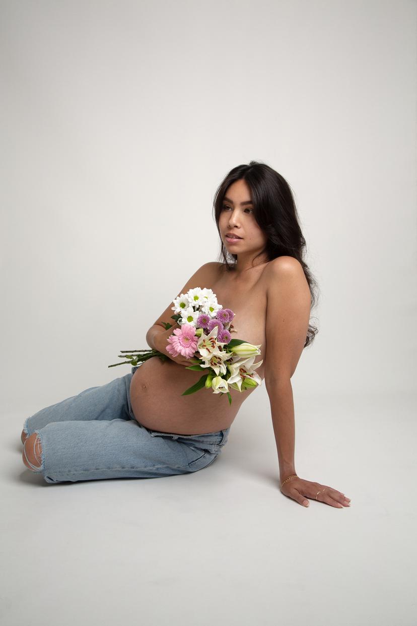 Linda maternity flower picture 